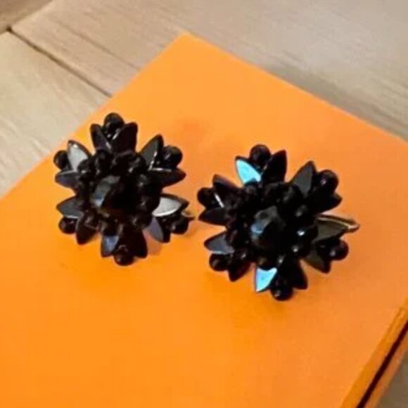 Vintage Black Jet Glass Flower Clip-On Earrings, 1950s - Picture 1 of 5